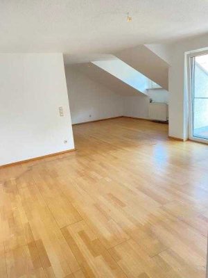 Ansprechende und helle 2 1/2 Zimmer-Wohnung mit Sonnenbalkon!