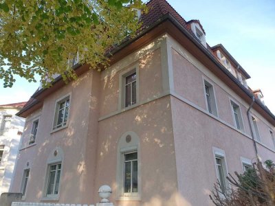 Mit einer tollen Altbauwohnung in eine rosa-rote Zukunft blicken - denn wir renovieren für Sie!
