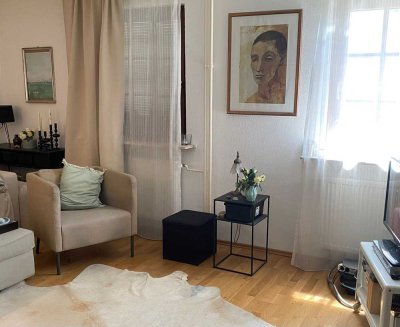 Vollständig renovierte 3-Raum-Wohnung mit Einbauküche in Frankfurt