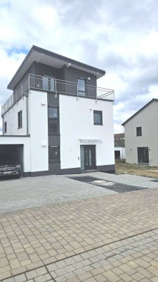 Neubau erstbezug Einzelhaus mit Solar mit Regenwasserspeicher Massiv