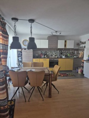 Zentrale Lage in Grafing, großzügige 2-Zi-Wohnung mit Balkon