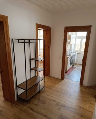 Sanierte 3-Zimmer Wohnung, zentral & möbliert mit Balkon