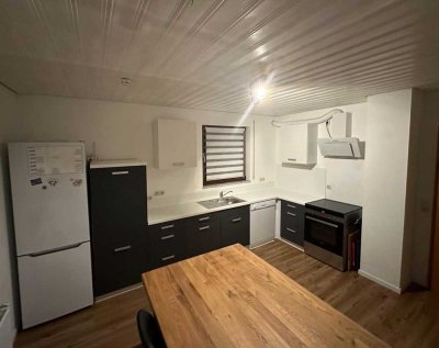 Frisch saniert: moderne Wohnung mit Balkon, zentrumsnah