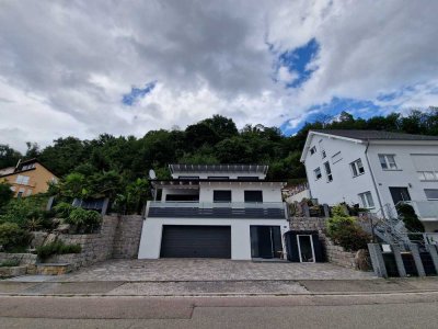 Geräumiges, preiswertes und neuwertiges 5-Raum-Einfamilienhaus mit geh. Innenausstattung