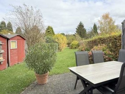 Einziehen und wohlfühlen. Einseitig versetzt angebautes Einfamilienhaus mit großzügigem Grundstück!