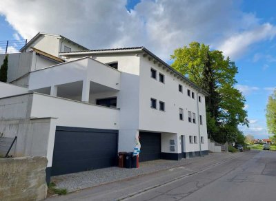 Neuwertige Wohnung mit großem Balkon: stilvolle 4-Zimmer-Wohnung in einem ZFH in Ilmmünster