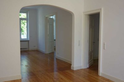 Johannesviertel: 3-4 Zimmer-Altbauwohnung mit Balkon