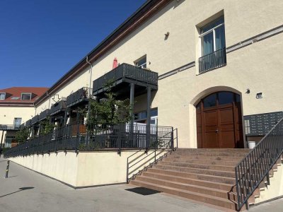Schöne 2 - Zimmer - Wohnung mit Einbauküche in historischem Gebäude, mitten im Zentrum!