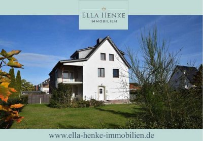 Zentrumsnah: Solides Zweifamilienhaus zum Sanieren mit 8 Zimmern + Vollkeller.