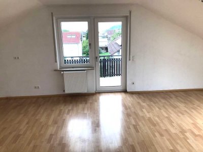 * seit 1992 IMMO-ZAHN * NUR für SINGLE oder PAAR: Charmantes 3-Zi.Dachstudio mit SÜD-BALKON *