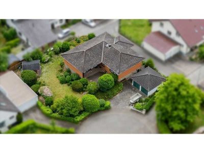 Jung & Kern Immobilien - Ein Bungalow zum Wohlfühlen – ruhig gelegen, mit viel Platz!