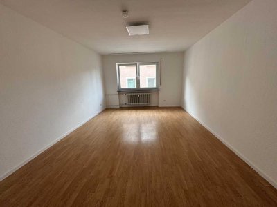 Helle 1 Zimmerwohnung mit Aufzug