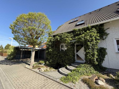 Modernisierte Doppelhaushälfte in begehrter Lage mit großem Grundstück, Fußbodenheizung, Kamin, ...
