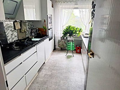 Attraktive 2-Zimmer-Wohnung mit Einbauküche und Balkon in bester Lage.