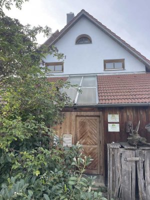 Hochwertiges, teilmöbliertes EFH mit großem Garten im Herzen von Tergenheim