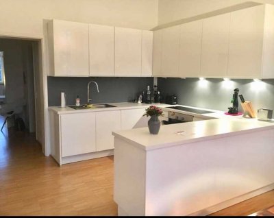 Attraktive 3-ZWg. mit EBK, Süd-/Westbalkon & Aufzug in Top-Lage