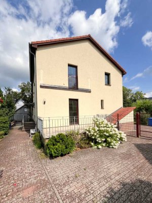 ++ Geräumige Wohnung über 2 Etagen mit großem Gartenteil++