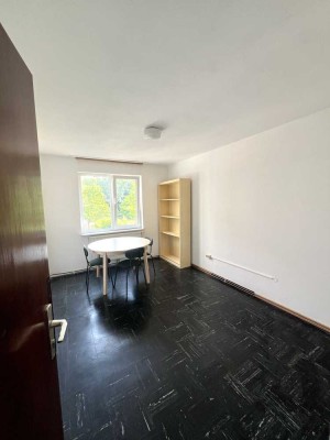 Helle 2-Zimmer Wohnung: Nachmieterin Studentenwohnheim Mönchengladbach gesucht; nur für Frauen!