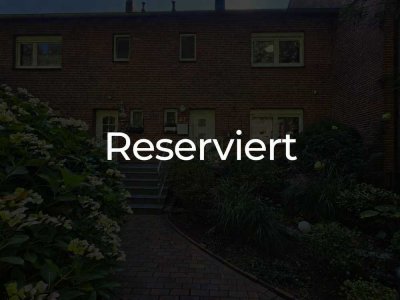 Reserviert:Modernisiertes Reihenhaus mit ausgebautem Dachgeschoss, Garten & Garage – provisionsfrei