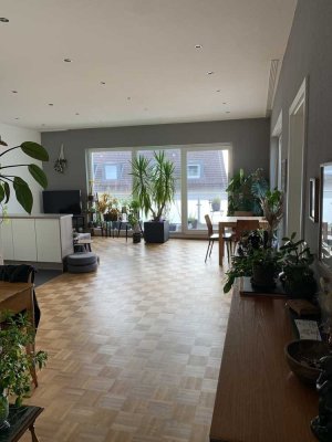 Stilvolle 3-Zimmer-Penthouse-Wohnung mit Balkon und EBK Ziegenberg