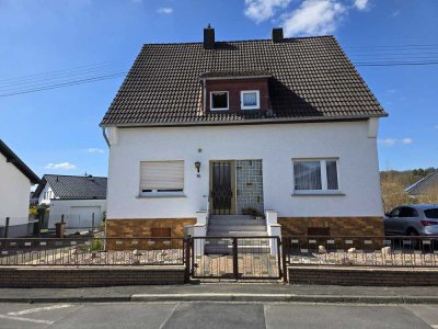Zweifamilienhaus mit Traumgarten – Platz für zwei Familien