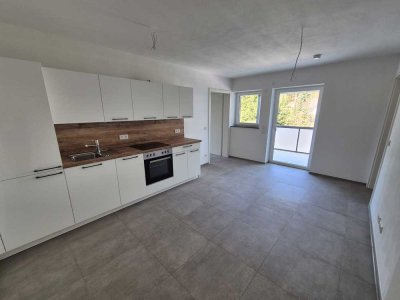 Erstbezug mit Einbauküche und Terrasse: Exklusive 1-Raum-Wohnung in Eppenbrunn
