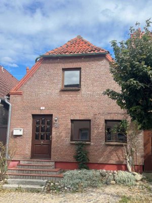 Ein Haus mit Geschichte und viel Potenzial 
Sanierungsobjekt in Heiligenhafen, unweit vom Yachthafe