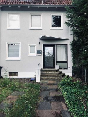 Renoviertes Reihenhaus mit Garten und Garage