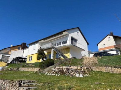 Zweifamilienhaus mit toller Aussicht in Beratzhausen
