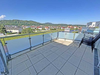 7037 - Penthouse-Charackter! 4-Zimmerwohnung mit EBK und Balkon mit Blick auf die Murg!