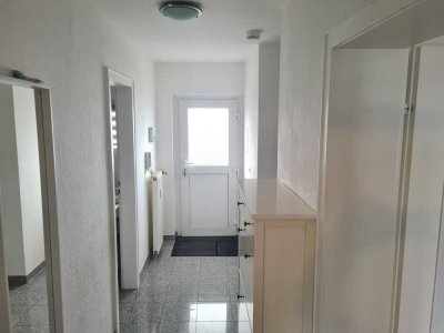 Gepflegte Wohnung mit zwei Zimmern und Balkon in Krefeld