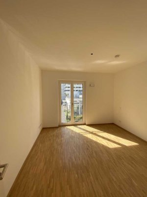 Neuwertige Wohnung mit 4 Zimmern sowie Balkon und Einbauküche in Frankfurt