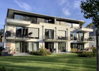 Penthouse-Wohnung mit großer Dachterrasse in ruhiger Villengegend