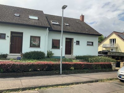 Preiswerte, vollst. renovierte 5,5-Raum-Doppelhaushälfte mit geh. Innenausstattung und EBK