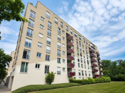 Modernes Wohnen am Rebstockpark, großzügige 4-Zimmer-Wohnung mit Balkon und Tiefgarage