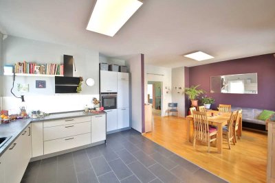 Großzügige 3,5-Zimmer-Wohnung mit 3 Balkonen, Garage und moderner Ausstattung in zentraler Stadtlage