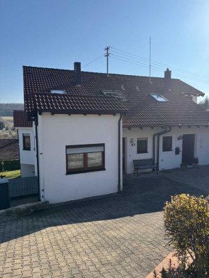 Gelegenheit, schöne Doppelhaushälfte in Simmozheim , Süd- Aussichtslage, ruhig gelegen, Zentrumsnah