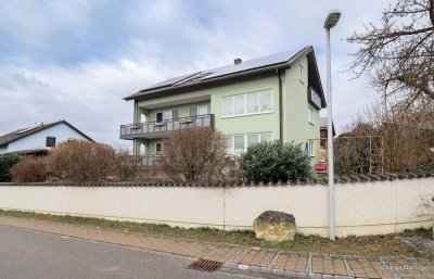 "Nachhaltiges Wohnen in Familienidylle: Sonniges Mehrgenerationenhaus mit eigener Photovoltaikanlage