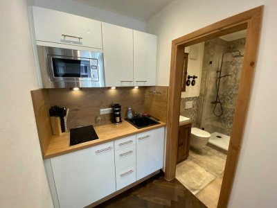 Exklusive 1-Raum-DG-Wohnung mit gehobener Innenausstattung mit Einbauküche in Freising