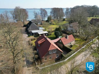 Traumhaftes Anwesen mit Stall und Koppeln am See- Perfekt für Pferdefreunde