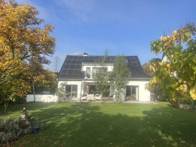 Luxuriöses, vollmöbliertes Einfamilienhaus mit Einliegerwohnung, PV-Anlage und uneinsehbarem Garten