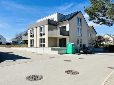 Helle 2,5-Zimmer-Neubau-Wohnung samt Terrasse, Gartenanteil und Stpl. i. der Tiefgar. Barrierefrei!