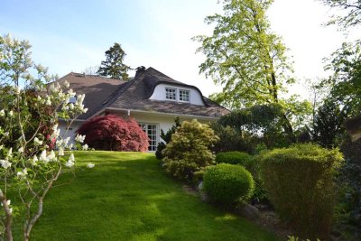 Herrschaftliche Villa auf parkähnlichem Traumgrundstück in exzellenter Lage am Waldrand