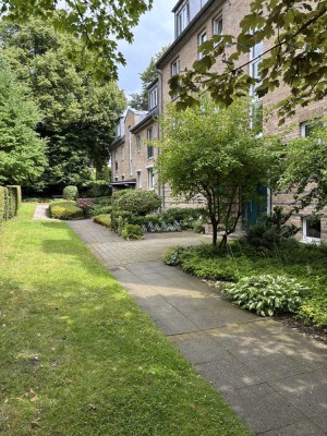 Von Privat - Lichtdurchflutete 2 (3)-Zimmer-Wohnung mit großer Südterrasse und eigenem Garten