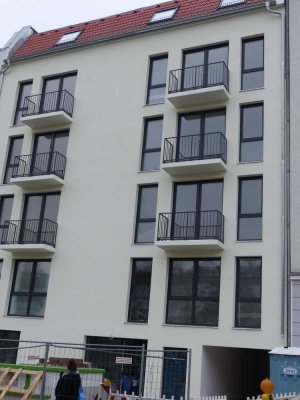 Stilvolle, neuwertige 3-Raum-Wohnung mit Balkon und EBK in Berlin Neukölln