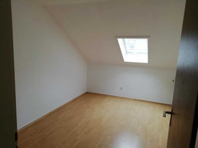 Schöne 3,5-Zimmer-DG-Wohnung  in Lappersdorf-Lorenzen
