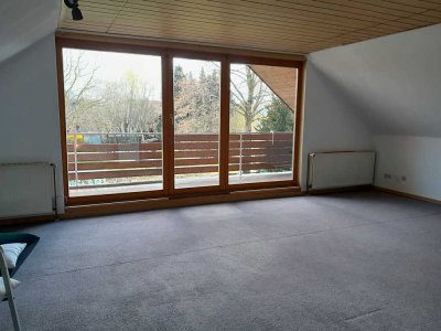 Helle 2-Zimmer-Dachgeschosswohnung mit Loggia und EBK in Pattensen