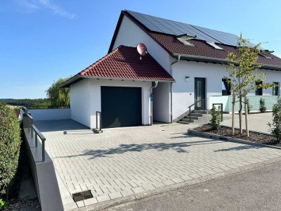 Günstige, neuwertige 6-Raum-Doppelhaushälfte mit gehobener Innenausstattung und EBK in Rot am See