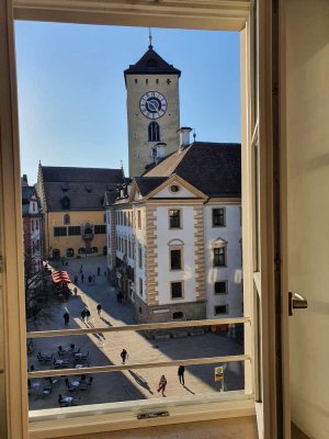 Wunderschöne, helle und großzügige 2 ½ Zimmer Wohnung im Herzen der Altstadt mit Rathausblick