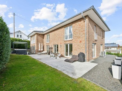 Exquisite Stadtvilla in Bad Boll – luxuriöses Wohnerlebnis mit Swim-Spa und großzügiger Terrasse